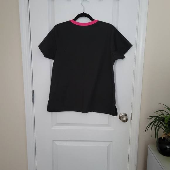 NWOT Medium Black Wonderwink Scrub Top - Picture 2 of 3
